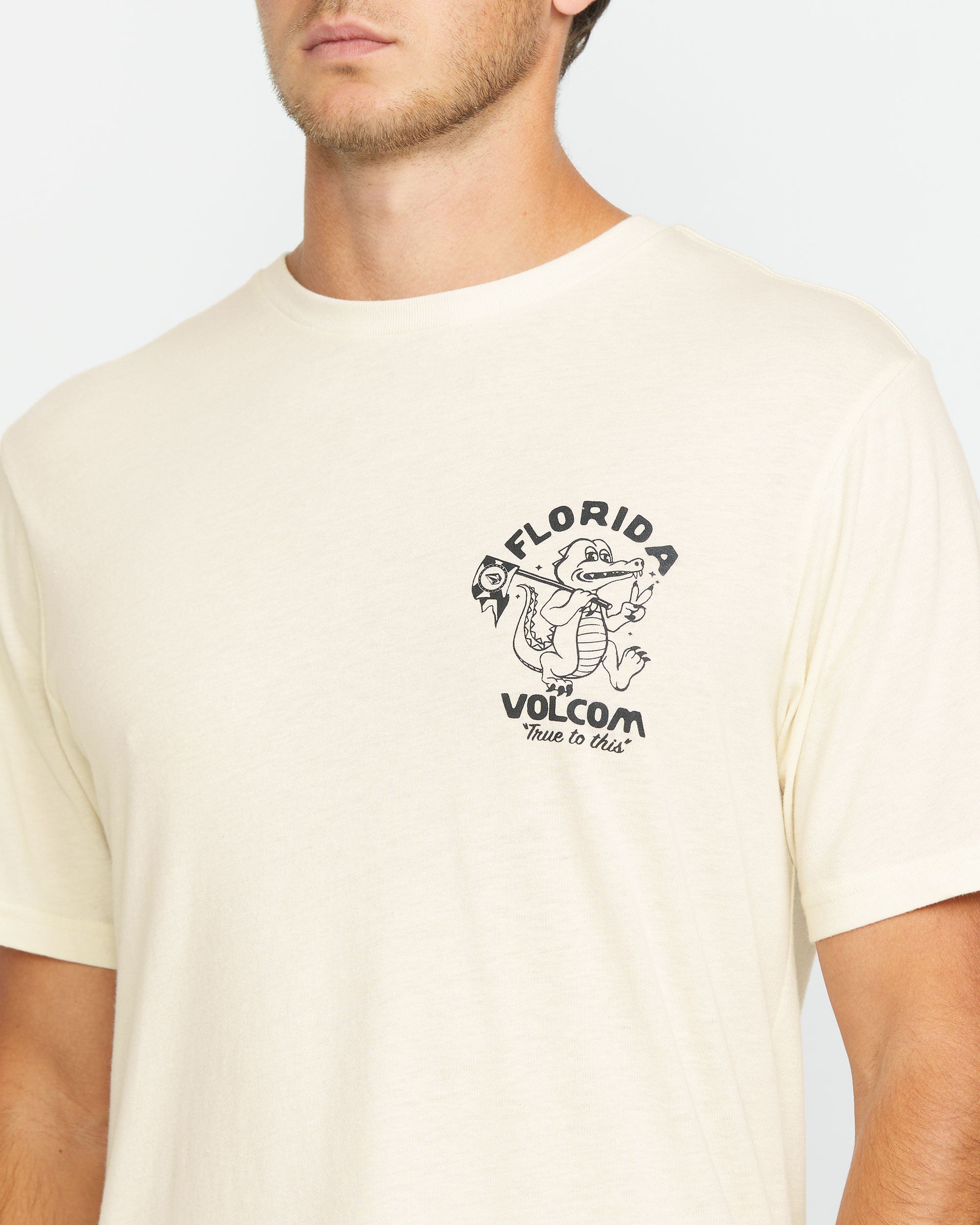 VOLCOM ホワイト Tシャツ 顔デザイン Men's Gatornation Short Sleeve Tee - Volcom