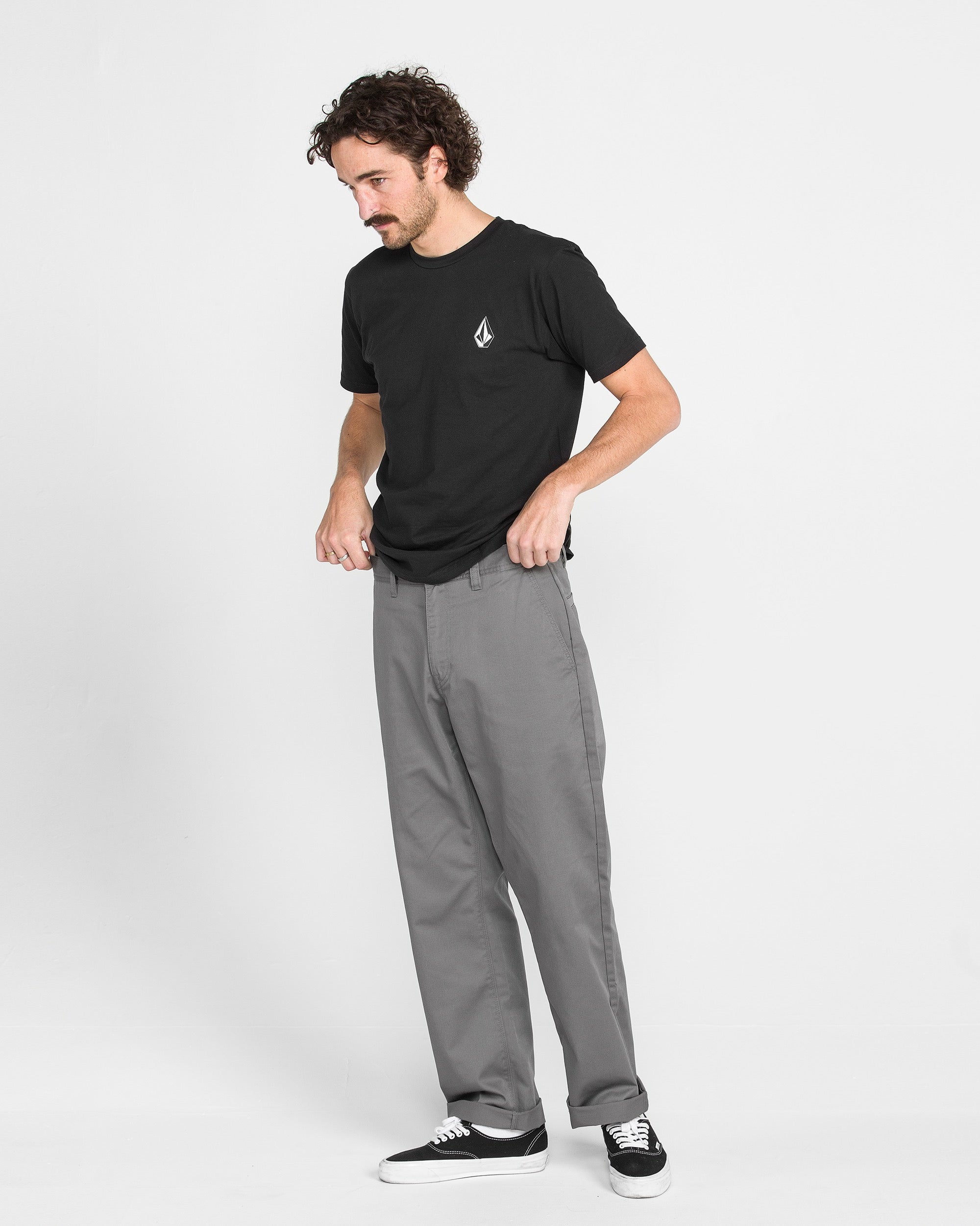 コロニークロージング WILLIAM HALSTED TROUSERS グレー Men's Frickin Relaxed Chino Pants - Volcom