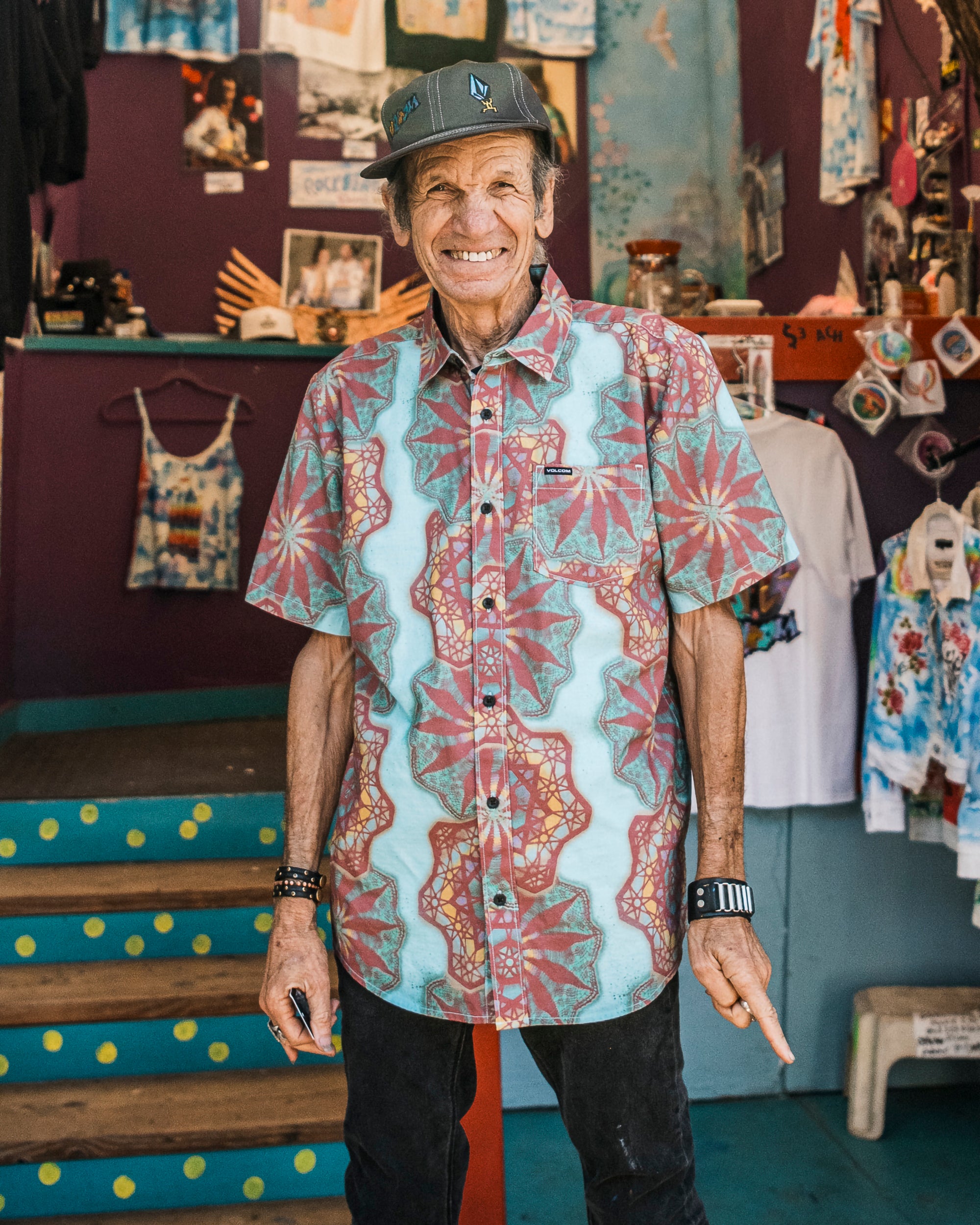 Volcom Men's Star Shields Featured Artist Short Sleeve Shirt
