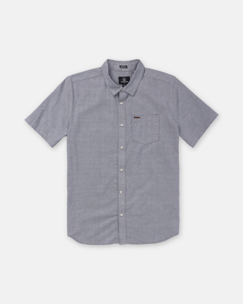 Men’s Everett Oxford II short-sleeved Volcom shirt in a grey textured fabric with a chest pocket and stretch fit.