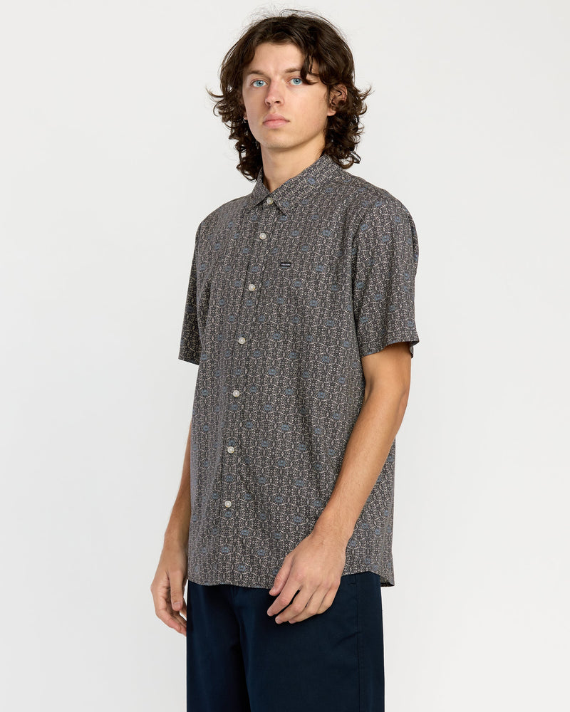 Volcom Men's Scaler Stone Woven Short Sleeve Shirt Moonbeam