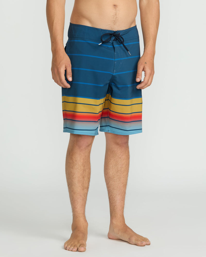 Volcom Men's Quarta Fade Mod Deep Blue