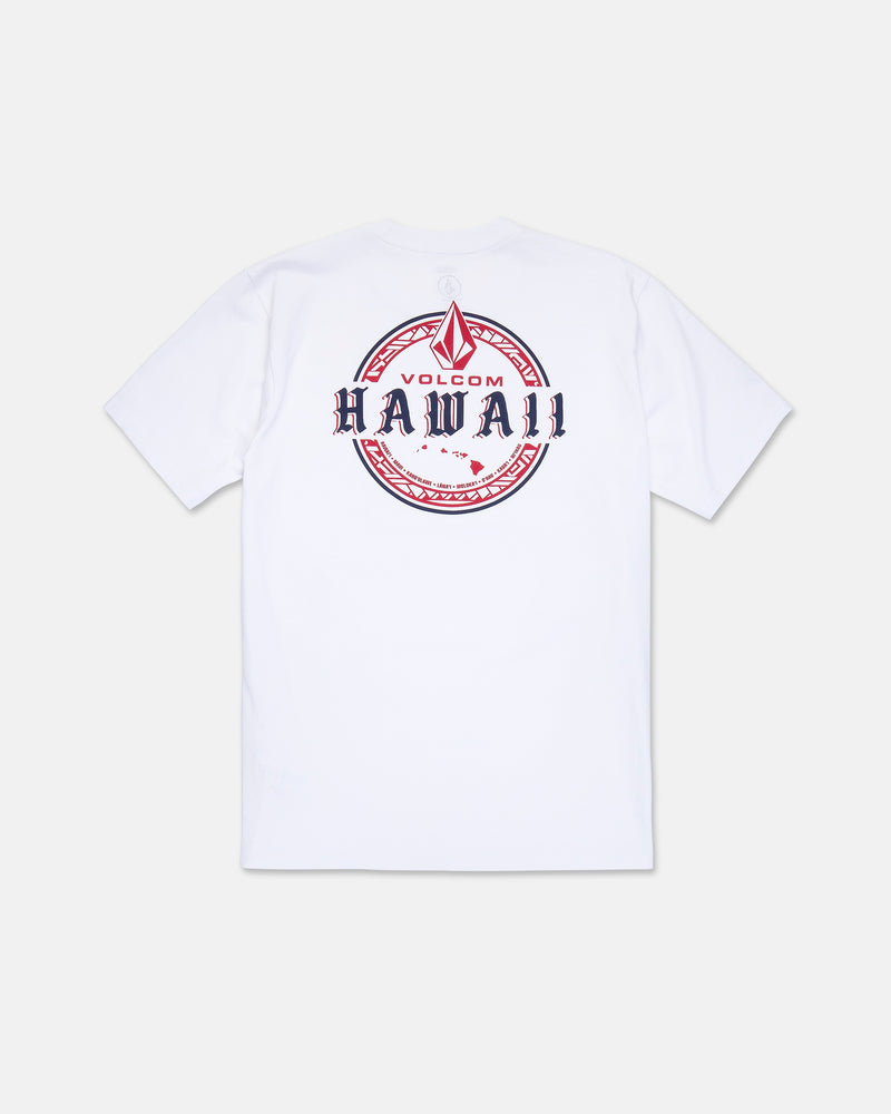 Introducing the Men’s Island Time Short Sleeve Tee by Volcom—a classic fit made from heavyweight, premium ring-spun cotton. This white t-shirt showcases a bold circular graphic on the back, featuring tribal-inspired red and blue patterns with “VOLCOM” above “HAWAII” in striking letters. A signature red diamond logo sits at the top center, adding to its distinctive island-inspired style.