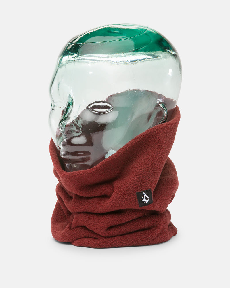 A glass mannequin head showcases the Women’s V.Scout Neckband by Volcom in maroon polyester fleece, accented with a small black and white Volcom logo patch on the side. Set against a plain white background, it’s perfect for adding warmth on chilly days.